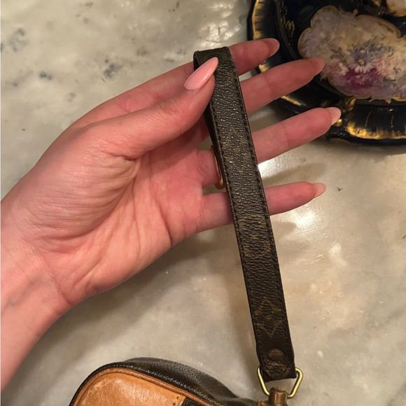 Louis Vuitton Wristlet - Picture 5 of 11